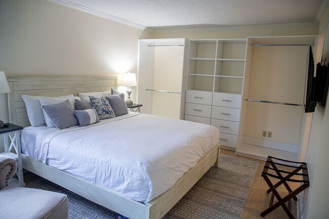 Building Photo - 2322 Boxwood Ln