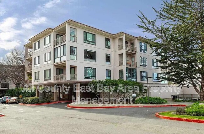 Building Photo - 5 Admiral Dr
