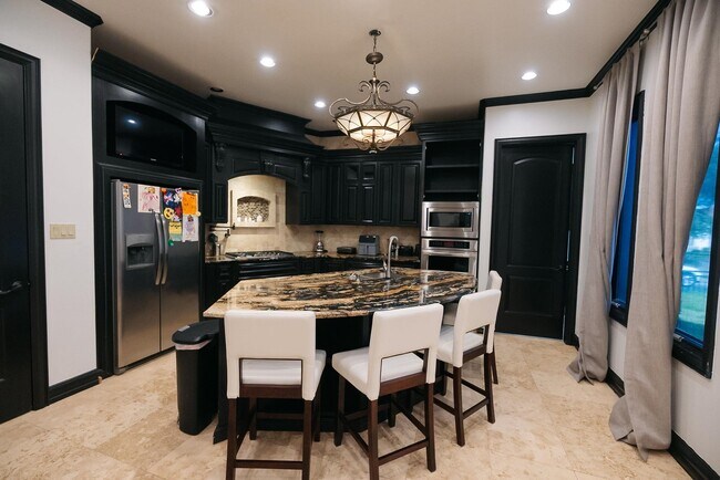 Building Photo - 302 Lake Clark Ct