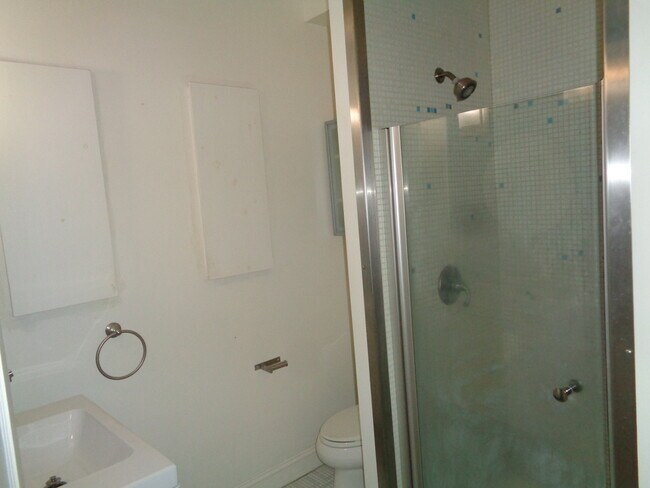 Building Photo - 2727 Hudson St