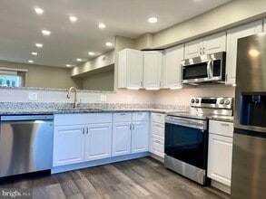 Building Photo - 313 Sweet Briar Ct