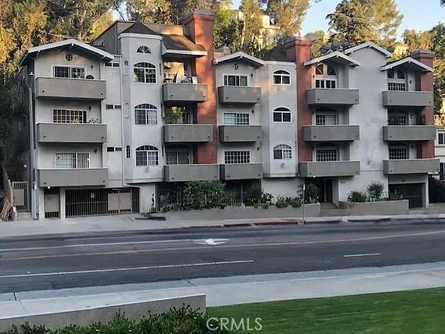 Building Photo - 3284 Barham Blvd