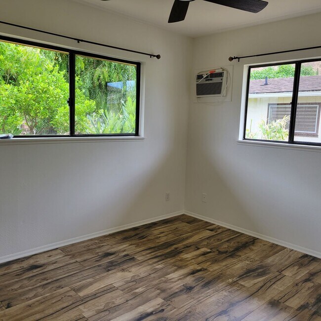 Building Photo - Kapahulu 3 bed, 2 bath single family home