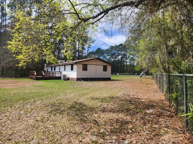 Building Photo - 2355 SE State Road 100, Starke, FL