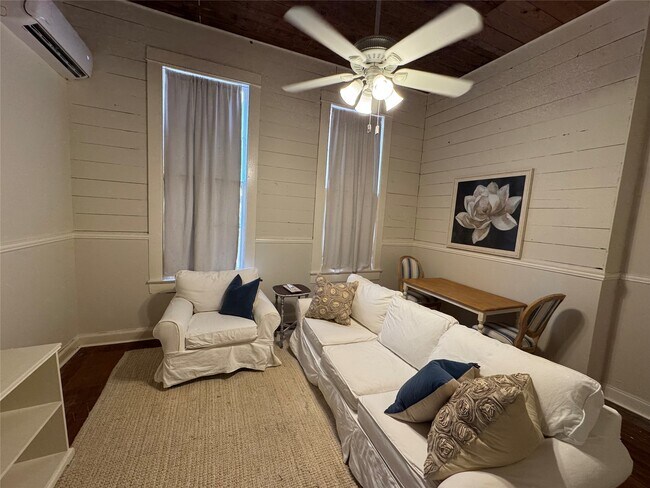 Building Photo - 517 18th St