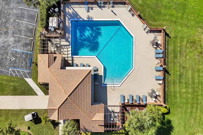 Building Photo - 8062 Cassia Dr