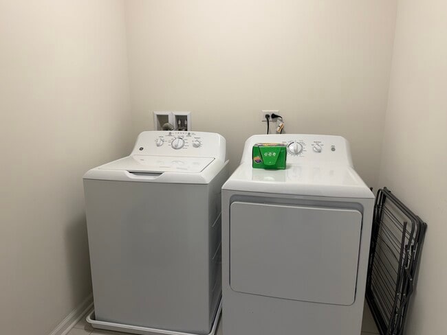 Building Photo - 4194 Royal Mews Cir