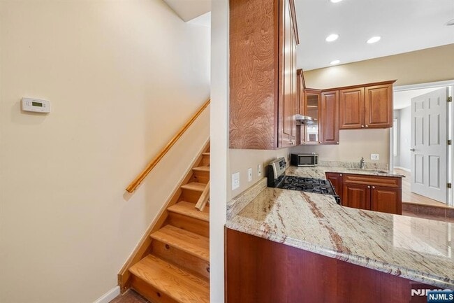 Building Photo - 364 New York Ave