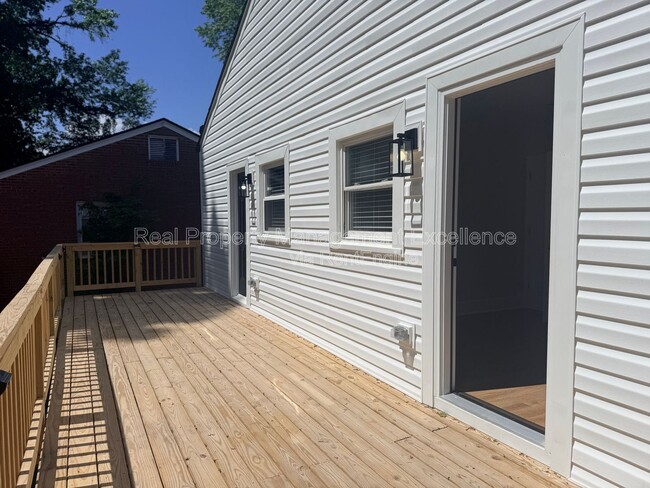 Building Photo - 114 E Club Blvd