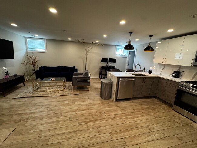 Building Photo - Discover this beautifully renovated 2BD/2B...