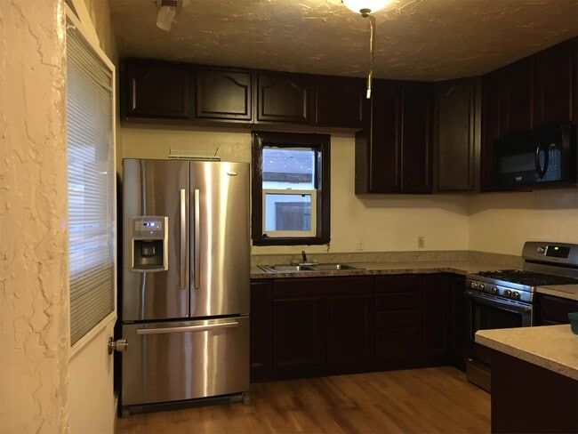 Building Photo - 324 S 26th St