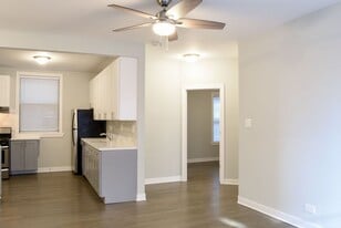 Building Photo - 5061 N Damen Ave