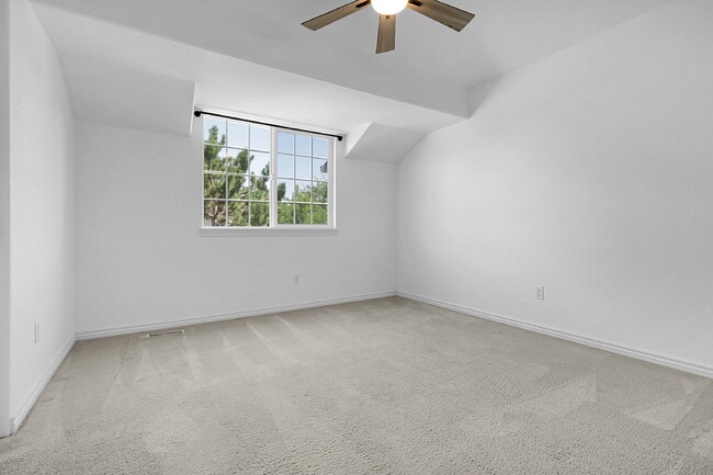 Building Photo - $2,540.95- 3 Bed, 3 Bath Townhome in Aurora with Central AC, In Unit Laundry and Patio Space!