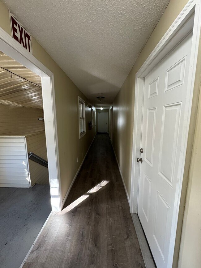 Building Photo - 1036 Chicopee St