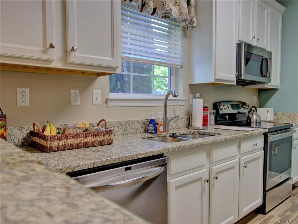 Building Photo - 4706 Twin Hickory Lake Dr