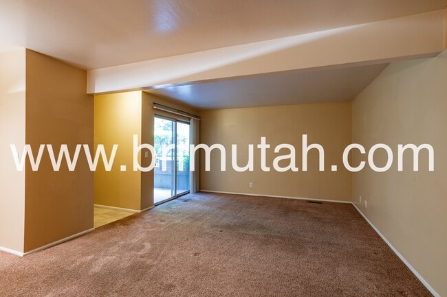 Building Photo - 4836 Highland Cir