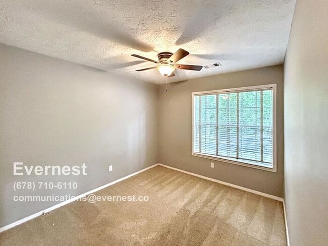 Building Photo - 4-Bedroom, 3.5-Bath Home in a Relaxing Nei...