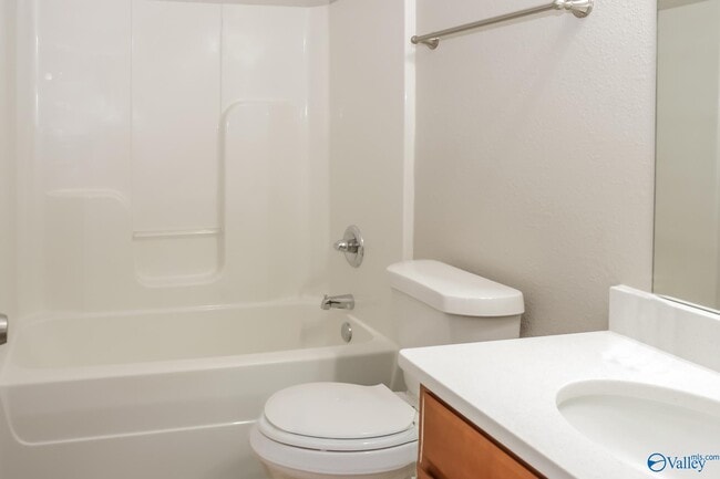 Building Photo - 213 Farmington Dr