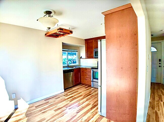 Building Photo - 8010 SE Henry St