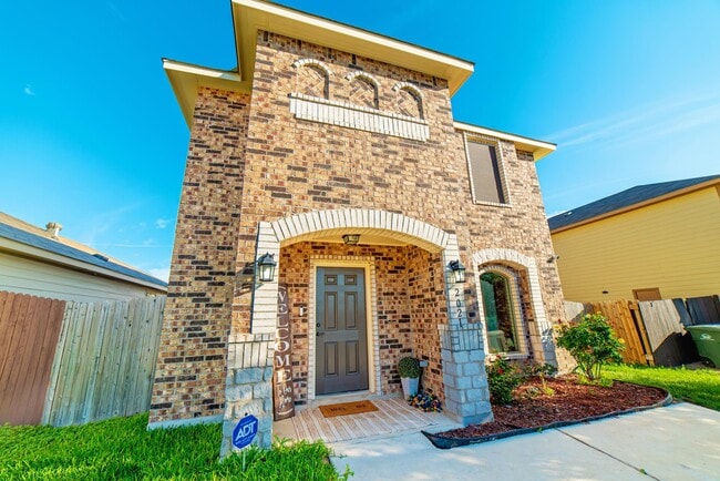 Building Photo - 2021 Port Louisiana Dr