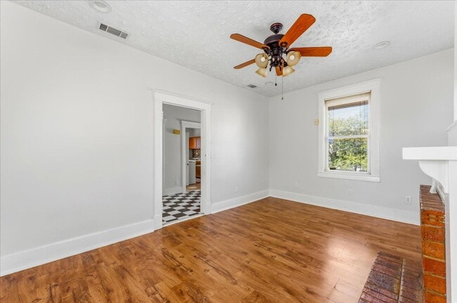 Building Photo - Cozy 1-Bedroom Apartment in Midtown – $1,200/month