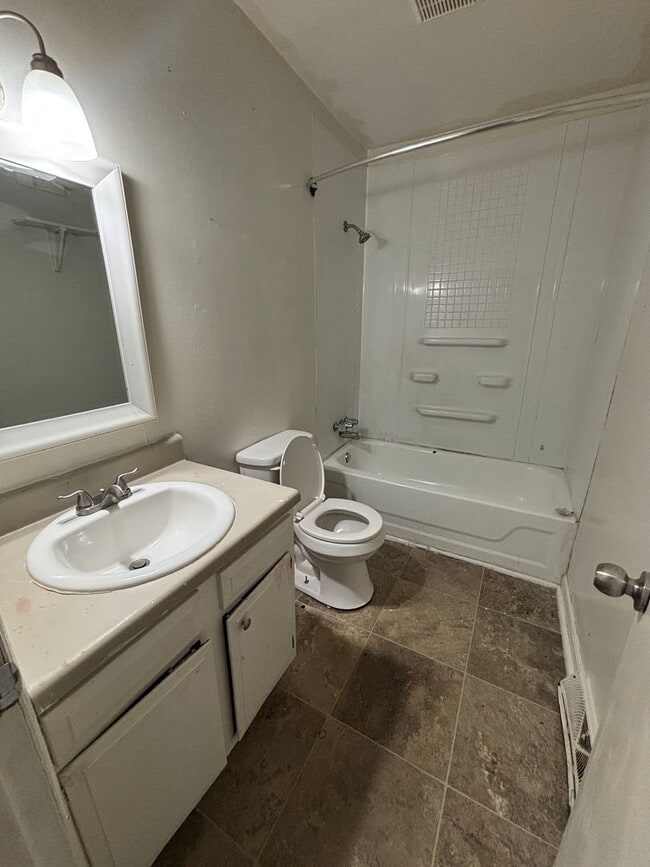 Building Photo - Powell Mill Rd