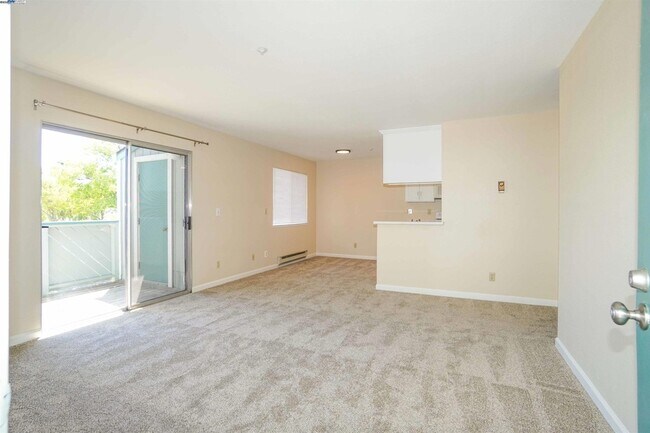 Building Photo - 3670 Silver Oaks Way