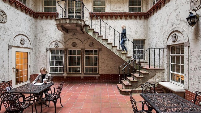 Building Photo - 206 Liberty St