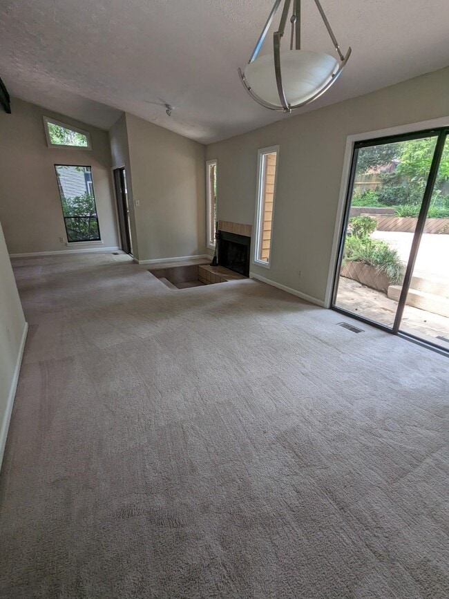 Building Photo - 2983 Bay Shore Dr