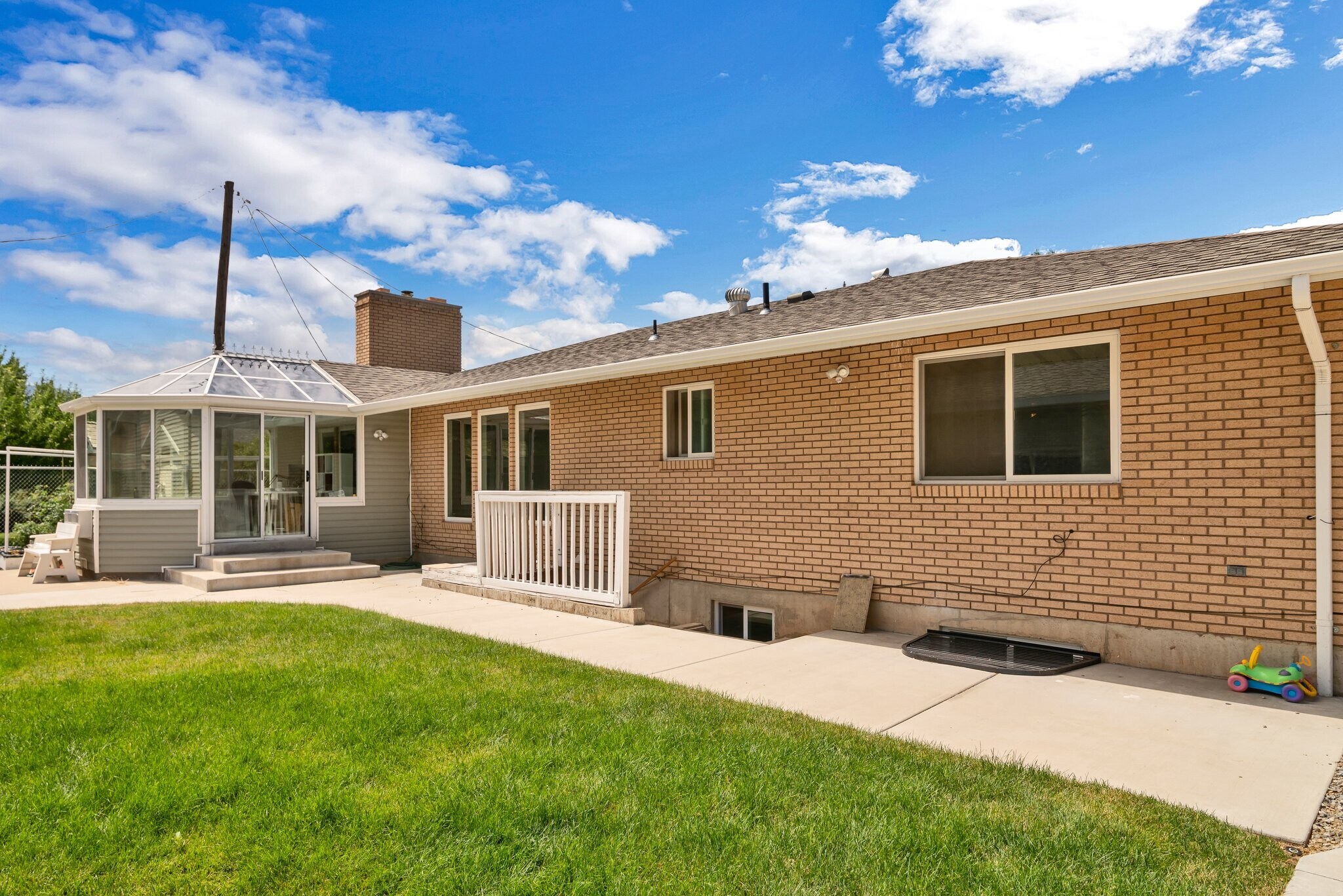 Building Photo - 994 N 700 E