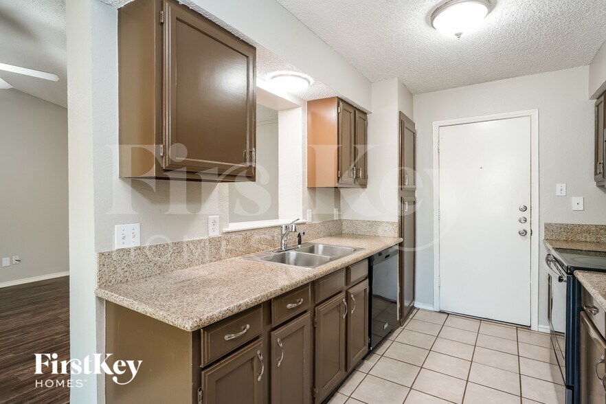 Building Photo - 6117 Autumn Springs Dr