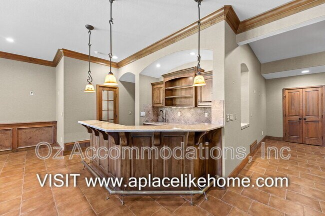 Building Photo - 16690 Country Club Dr