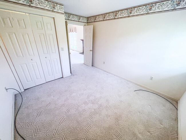 Building Photo - 2138 Valley Dr