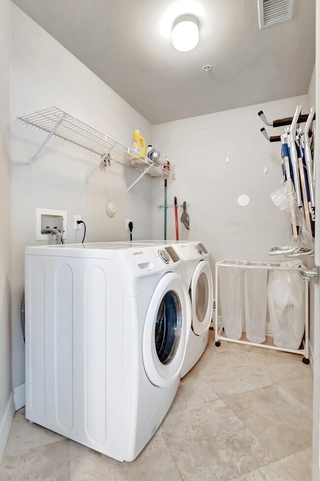 Building Photo - 3606 S Ocean Blvd