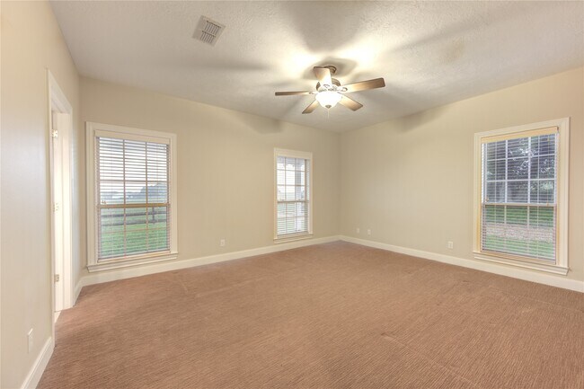 Building Photo - 1712 Lynn Rd