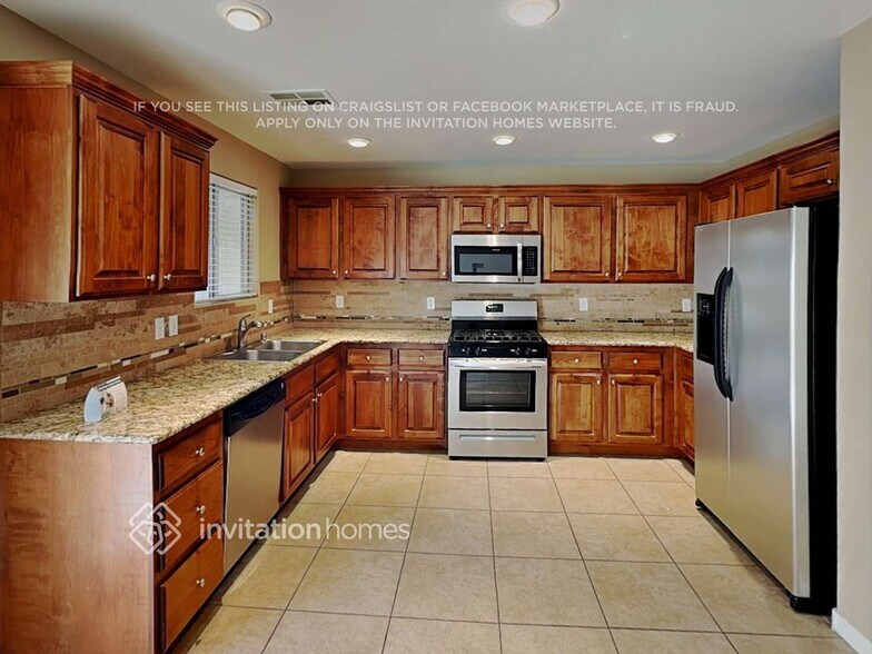 Building Photo - 9180 Giardino Villa St