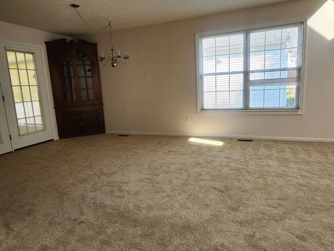 Building Photo - 3 spacious bedroom Condo in Lewis Center/P...