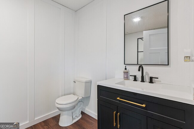 Building Photo - 882 Piketts Mill Trl