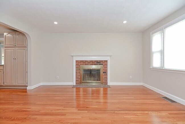 Building Photo - 4 Edgemont Ave