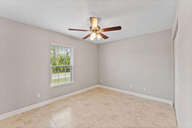 Building Photo - 440 SE Asbury Ln