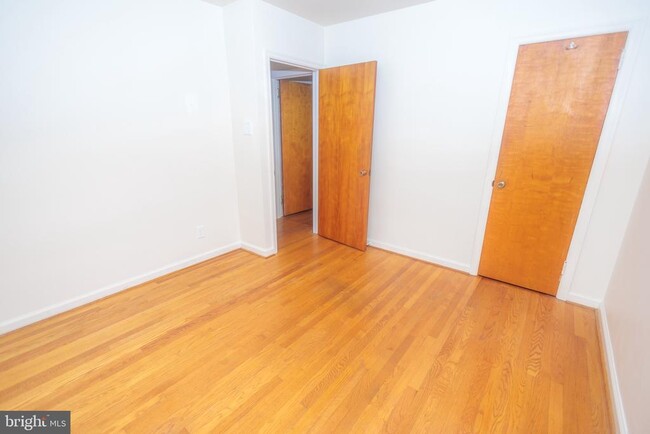 Building Photo - 203 Girard Rd N
