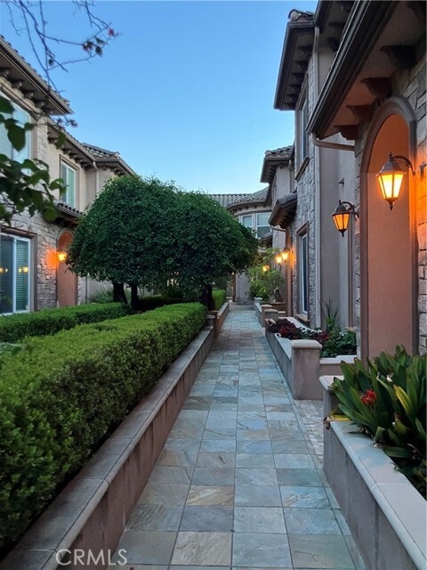 Building Photo - 128 E Broadway