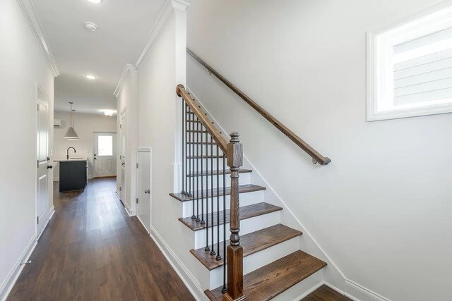 Building Photo - 5551 Stream Ln