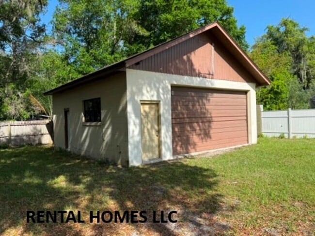 Building Photo - Total Privacy Home, Huge Detached Garage & No HOA in Beautiful Lake Mary