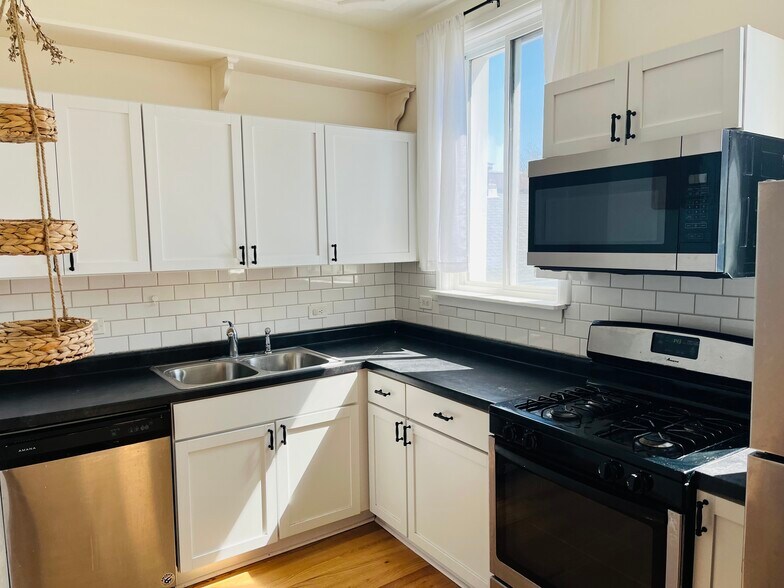 Building Photo - 2318 W 19th St