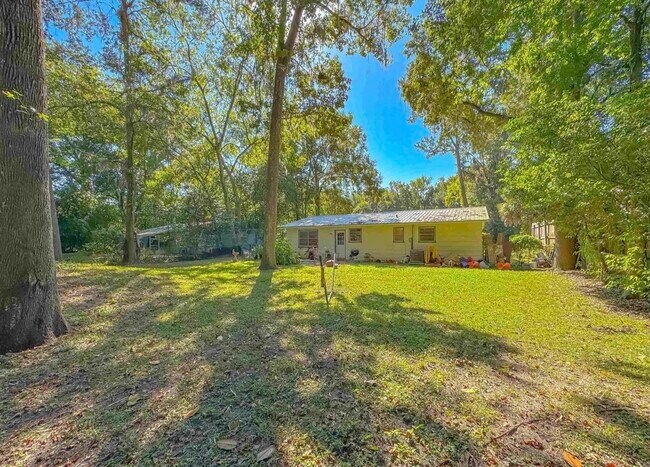 Building Photo - 2034 Harriet Dr
