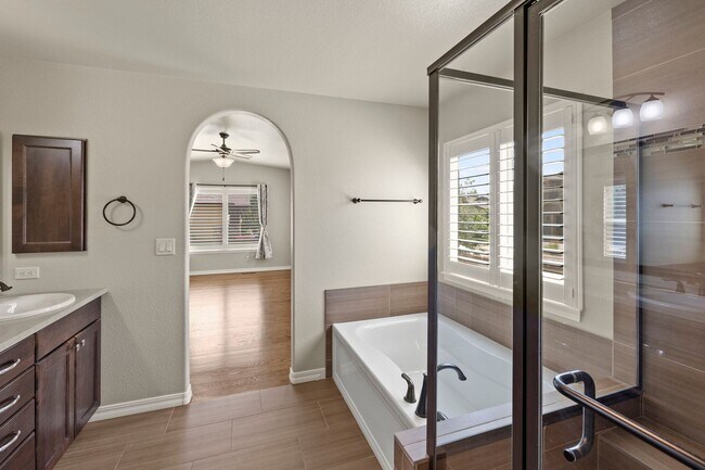 Building Photo - Immaculate & Stunning 4BD Ranch Style in C...