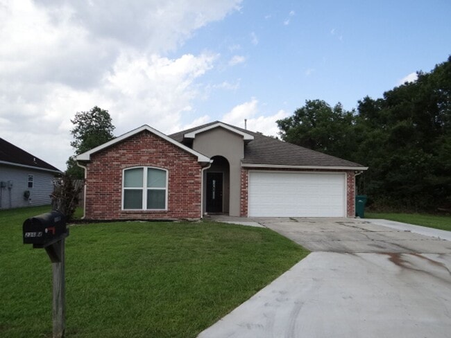 Primary Photo - Beautiful Home for Lease in Denham Springs