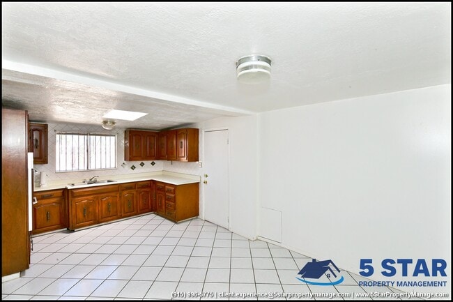 Building Photo - 7817 Caliche Dr