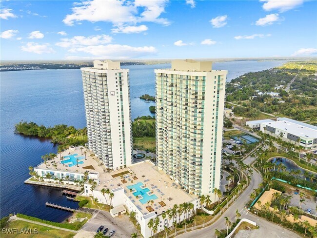 Building Photo - 3000 Oasis Grand Blvd